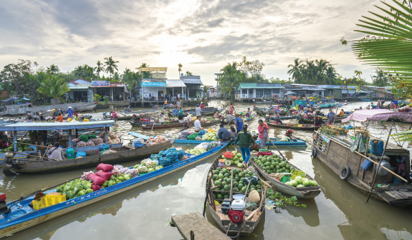 ベトナム最大の水上マーケットの街カントーへ’